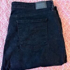 Signature by Levi's Women's Black Straight Leg Jeans 24W Long